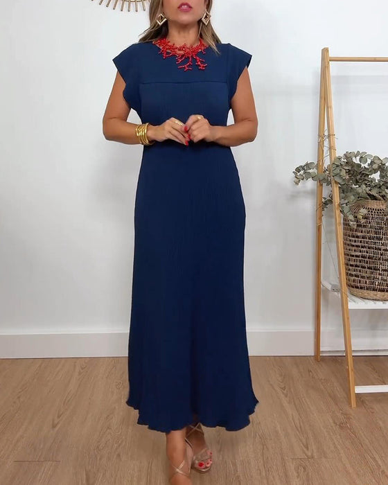 Ermeløs plissert enkel ensfarget kjole