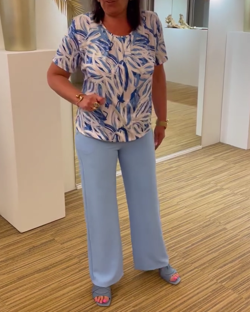 Trykt kortermet plisseret bluse med rund hals