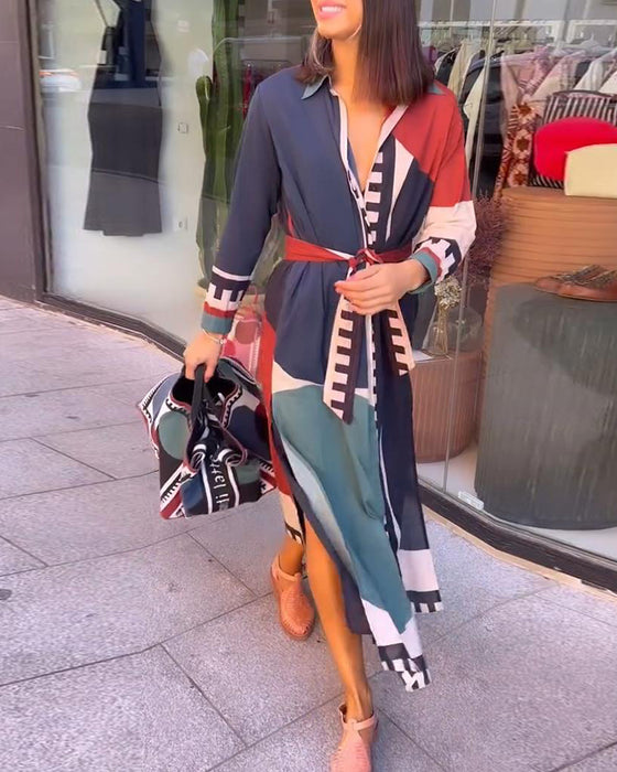 Uformell kjole med fargeblokktrykk med jakkeslag og snøring