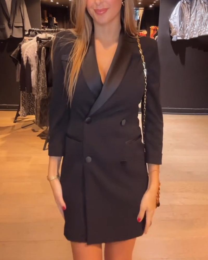 Mote ensfarget slim kjole med jakkeslag og knapp