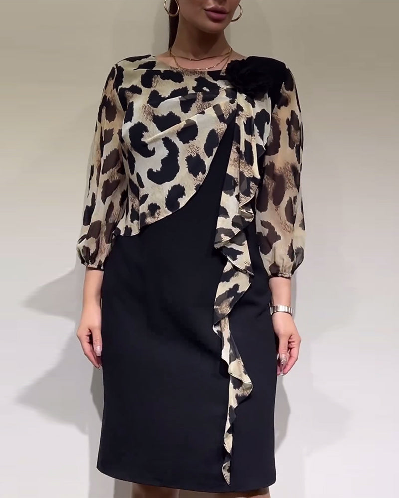 Elegant patchworkkjole med leopardmønster