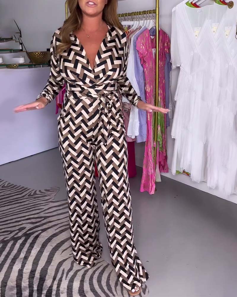 Fasjonabel jumpsuit med trykk med dyp V og lange ermer