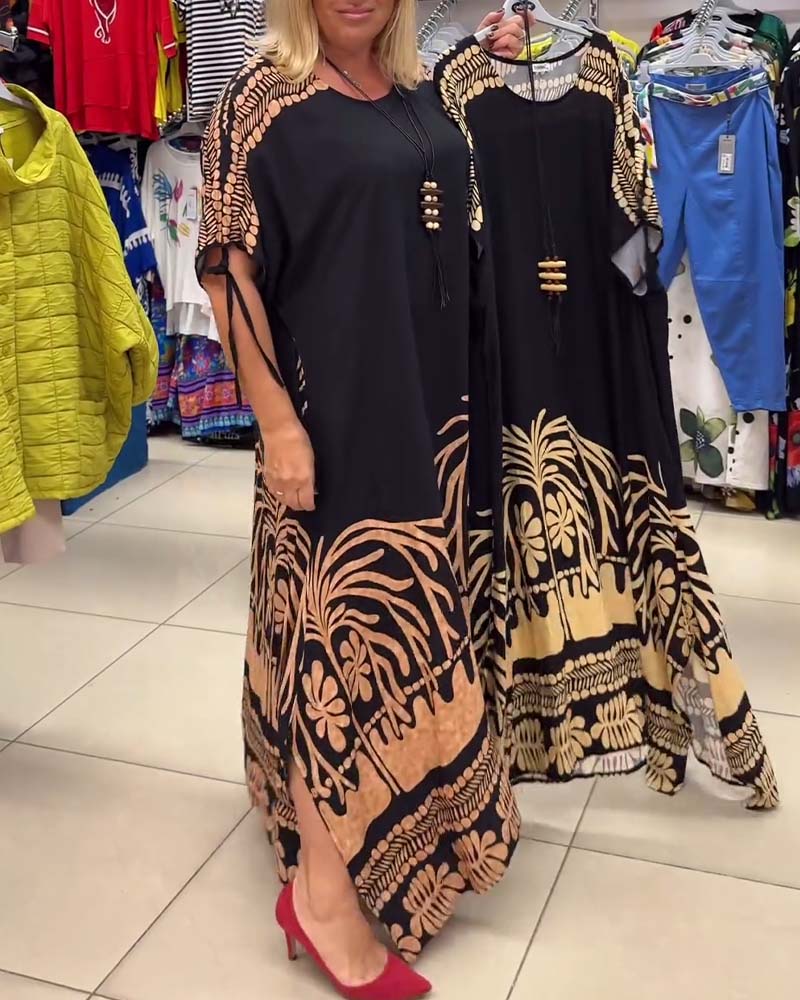 Kortermet løs kjole med snøring og trykt rund hals