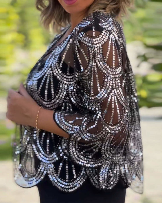 Elegant kåpe med paljetter og bølgekant