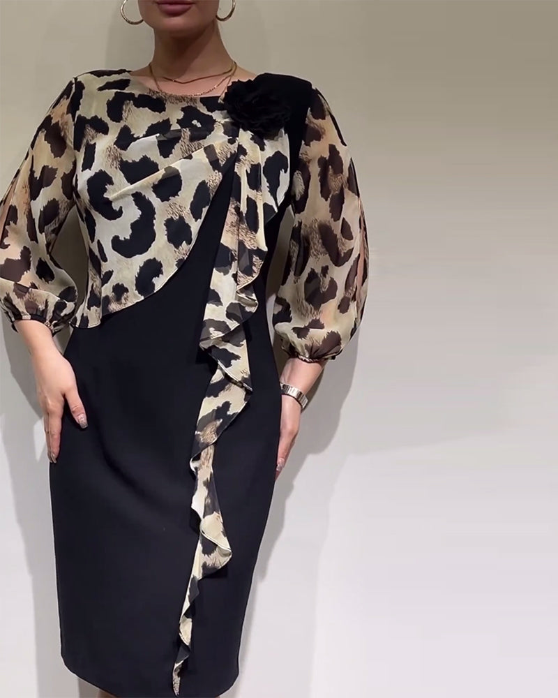 Elegant patchworkkjole med leopardmønster