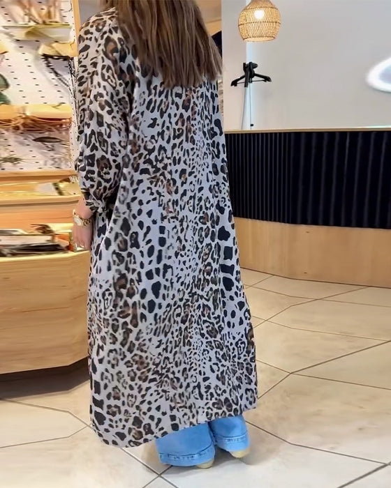 Langermet lang jakke med leopardtrykk
