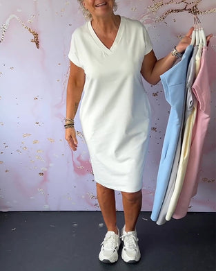 Ensfarget kortermet kjole med V-hals