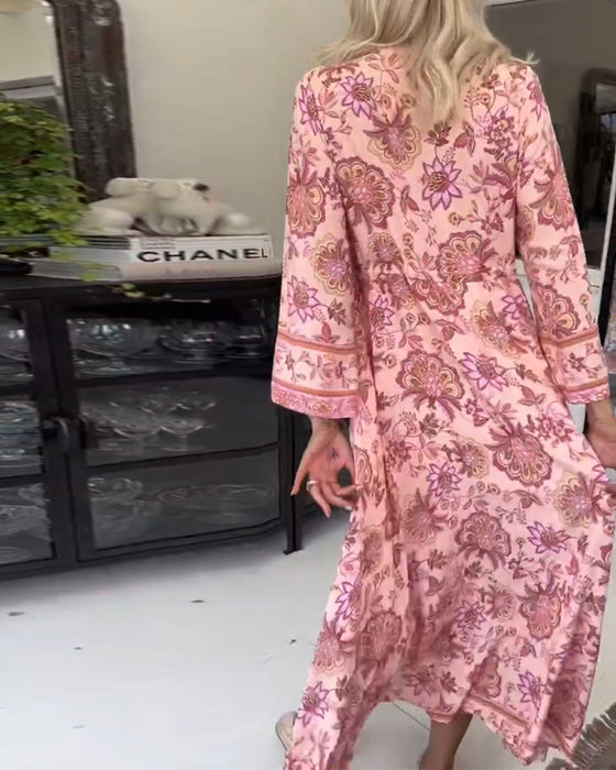 Elegant trykket V-hals-kjole med snøring