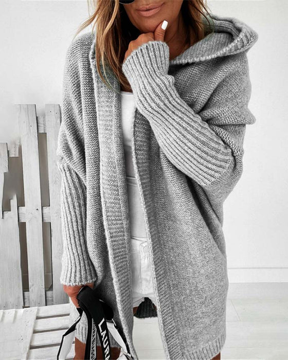 Enkel ensfarget cardigan med flaggermus hette