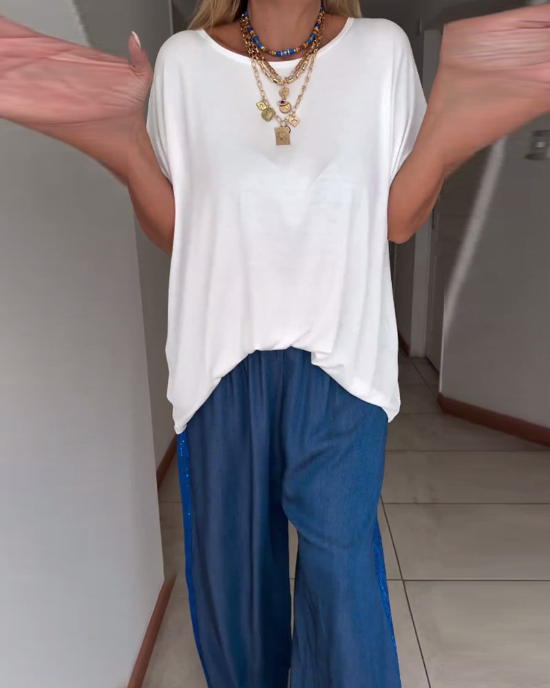 Ensfarget T-skjorte med rund hals og kort ermet