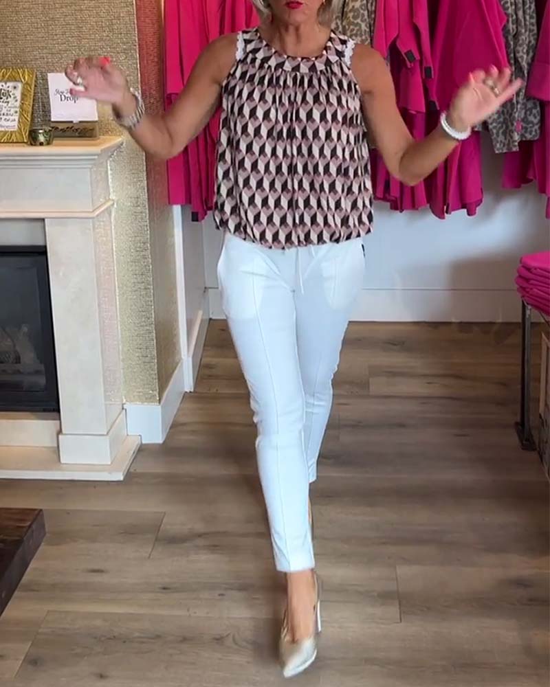 Ermeløs topp med rund hals med diamanttrykk