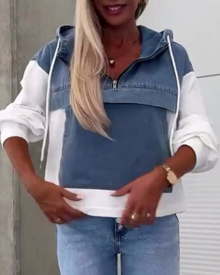 Uformell hettegenser med patchwork i denim med glidelås