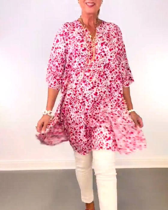 kjole med løs stil og blomster