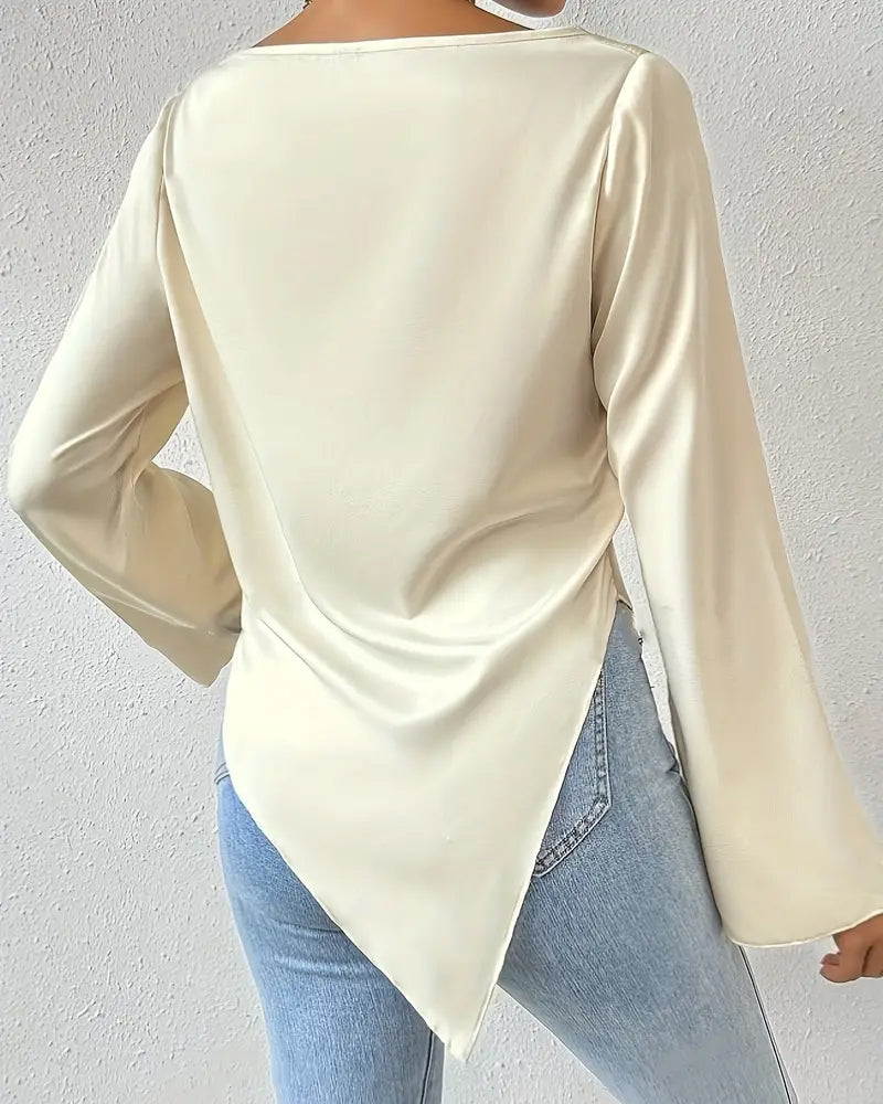 Casual ensfarget uregelmessig bluse med fold og lange ermer