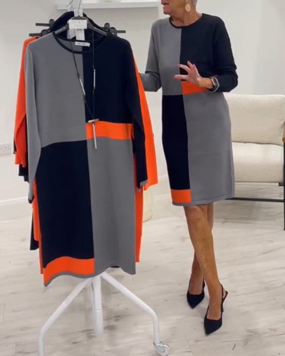 Elegant kjole med rund hals og fire kvadratisk farge