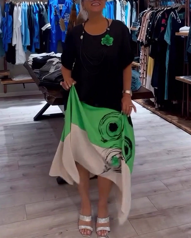 Rundhalset løst patchwork-kjole med fargetrykk