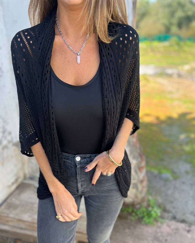 Elegant kåpe med hullstickdesign