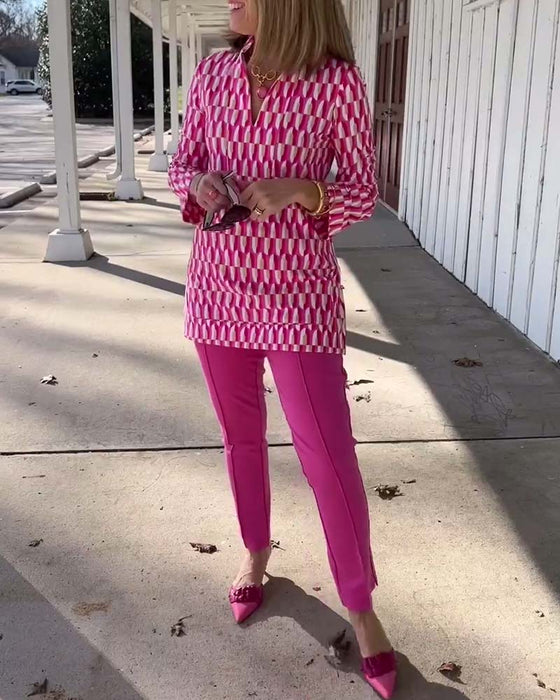 Printet topp med stativkrage og ni-kvarts erme