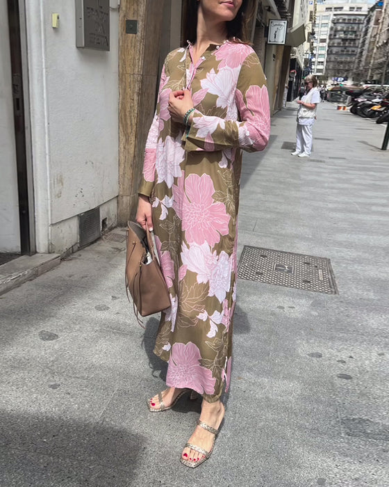 Uformell maxi-kjole med slits med blomstertrykk og lange ermer