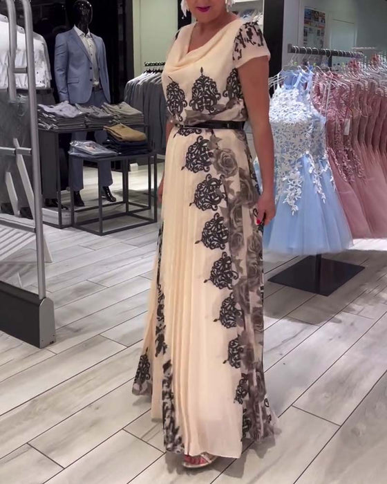 Plissert elegant kjole med vintage trykk