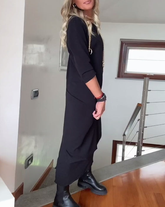 Plissert ensfarget elegant kjole med rund hals