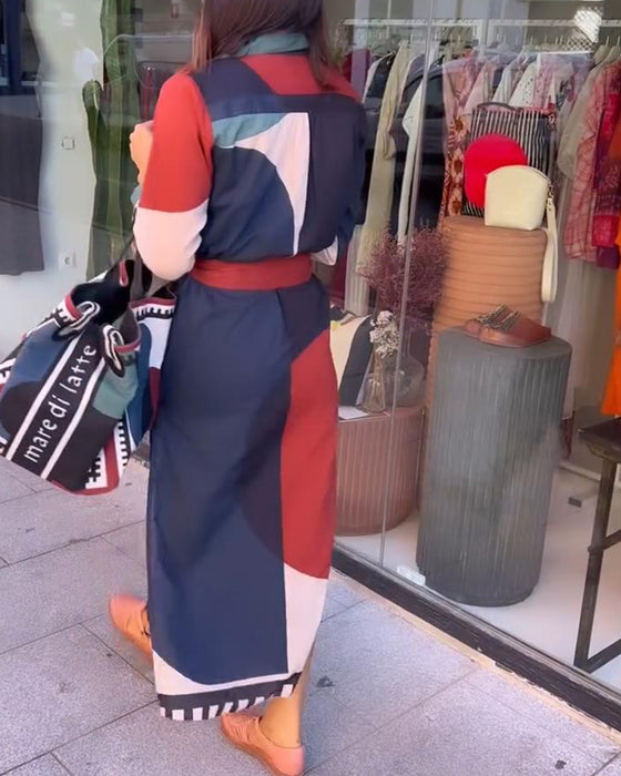 Uformell kjole med fargeblokktrykk med jakkeslag og snøring