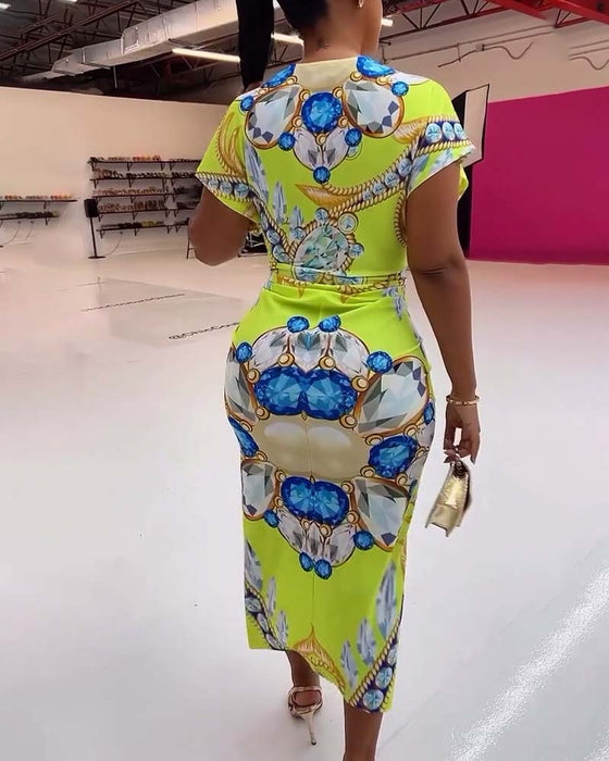 Kjole med dyp V spalt i midjen