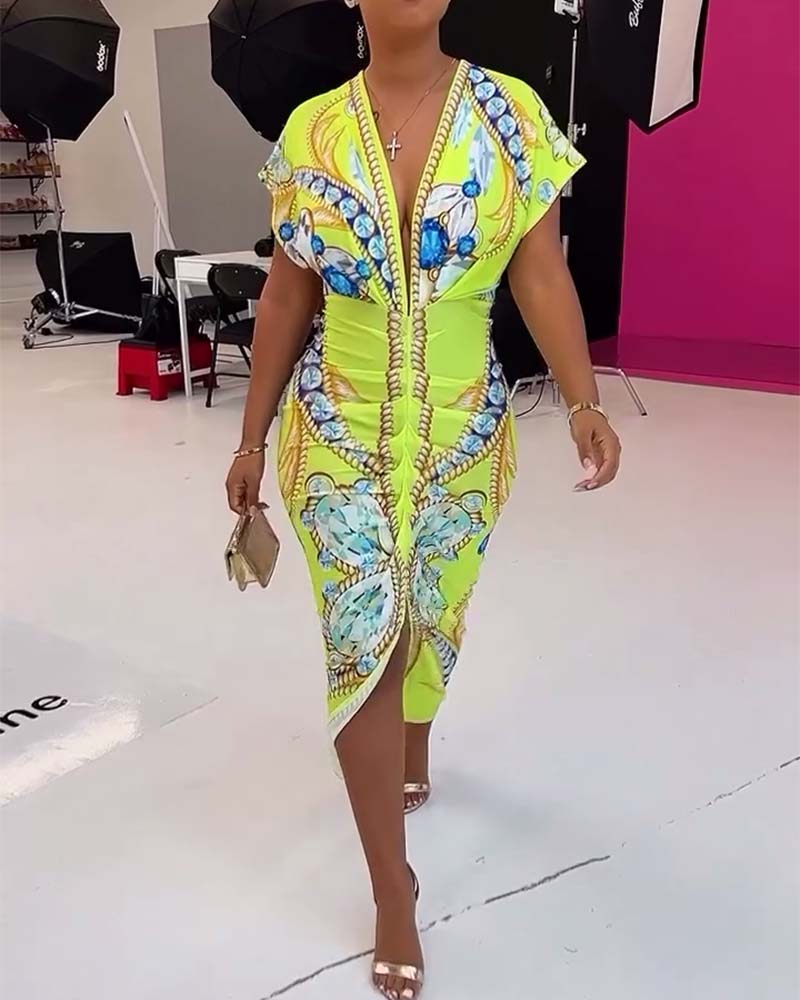 Kjole med dyp V spalt i midjen