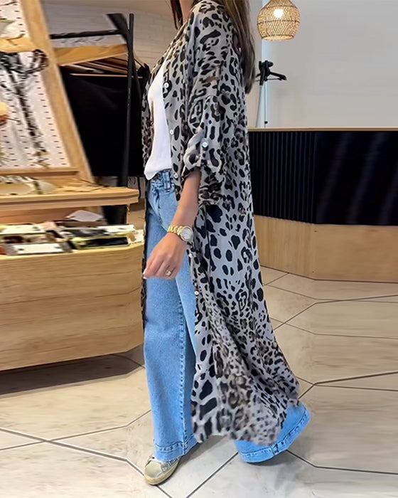 Langermet lang jakke med leopardtrykk