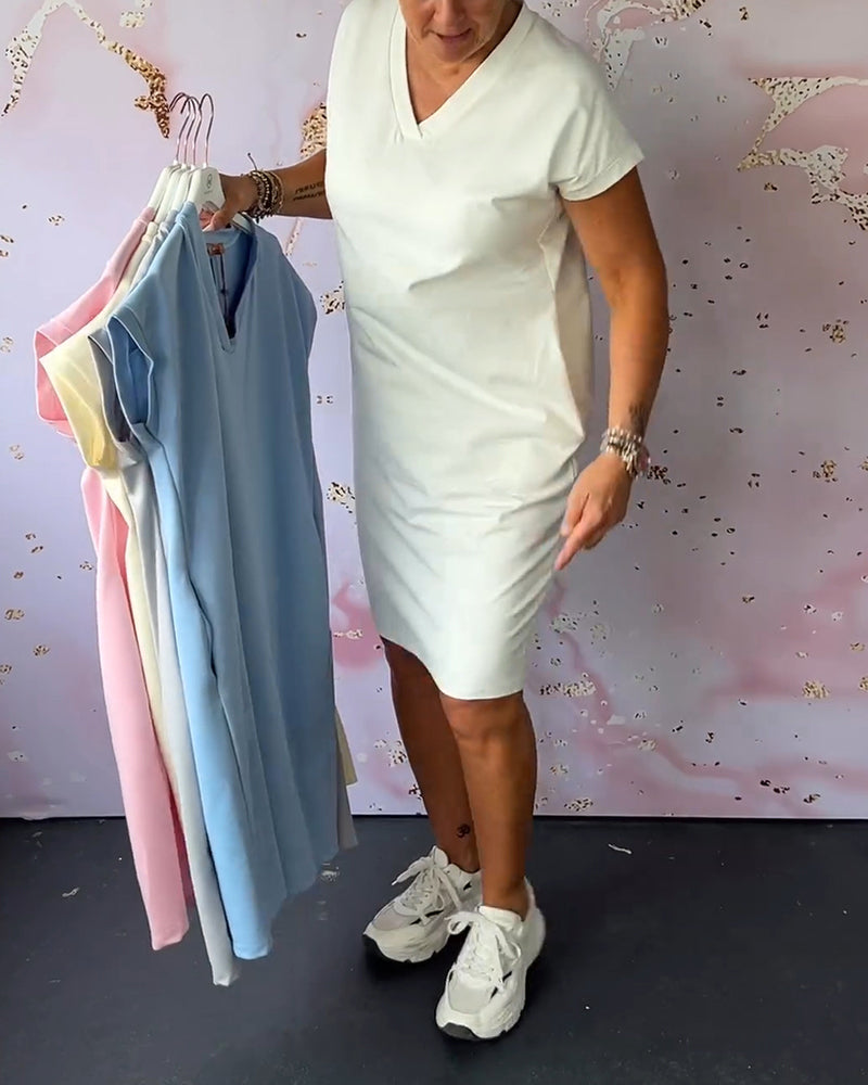 Ensfarget kortermet kjole med V-hals