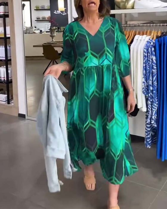 Trekvart ermet kjole med V-hals