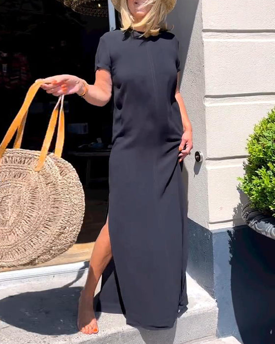 Elegant kjole med korte ermer i ensfarget