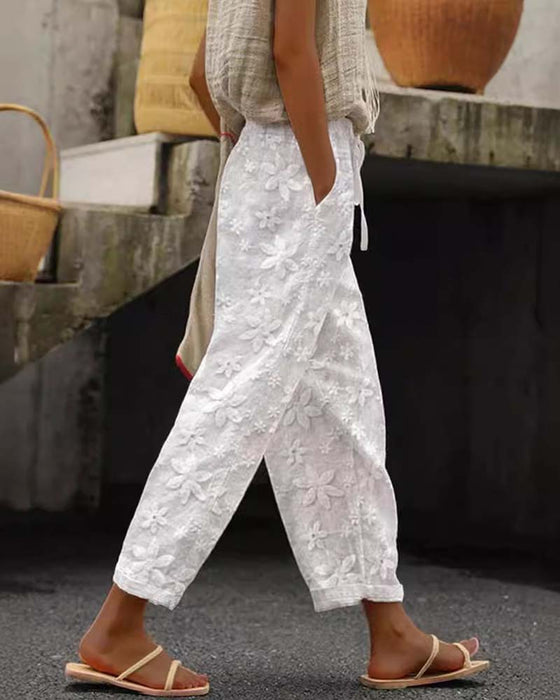 Ensfargede fritidsbukser med blomsterbrodert blonder