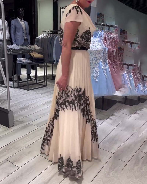 Plissert elegant kjole med vintage trykk