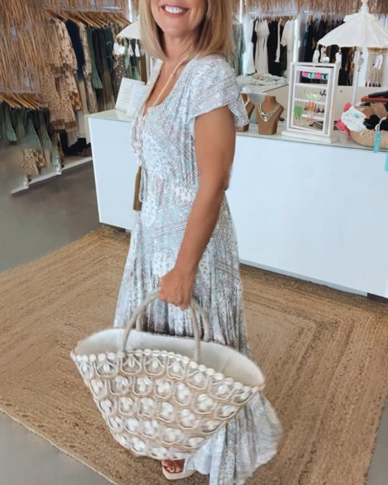 V-hals kjole med delte ermer med ferietrykk