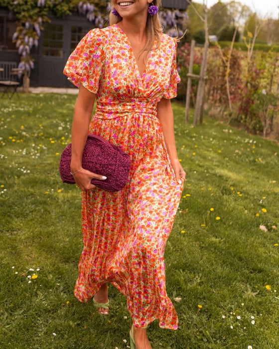 Blomstret kjole med V-hals