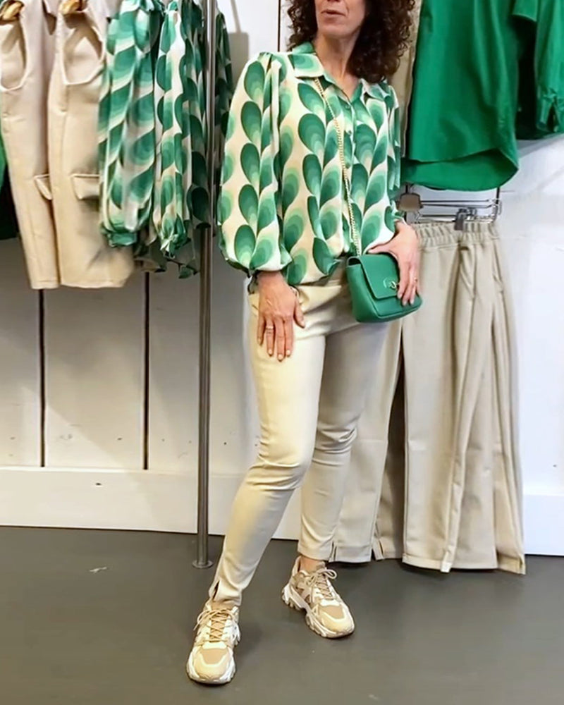 Bluse med revers og trykk