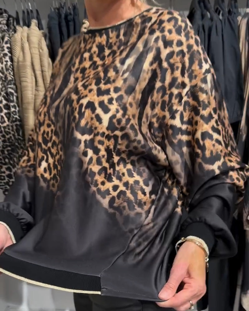 Uformell bluse med rund hals i leopardmønster
