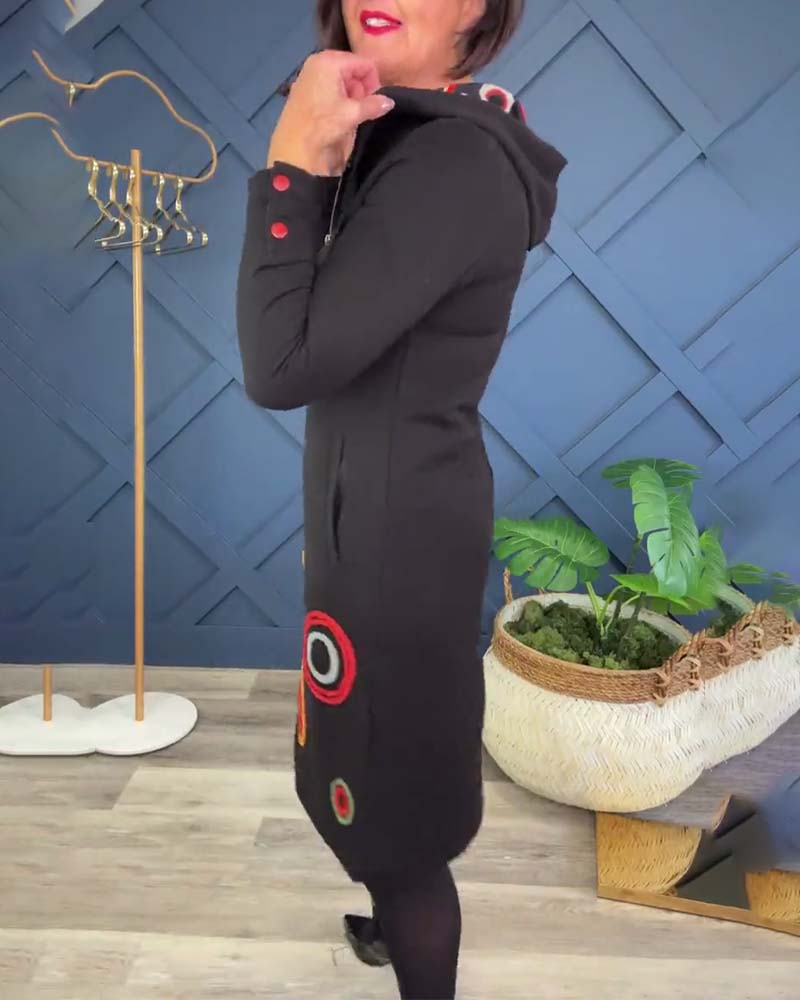 Uformell kjole med hette og hette med sirkeltrykk