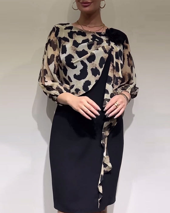 Elegant patchworkkjole med leopardmønster