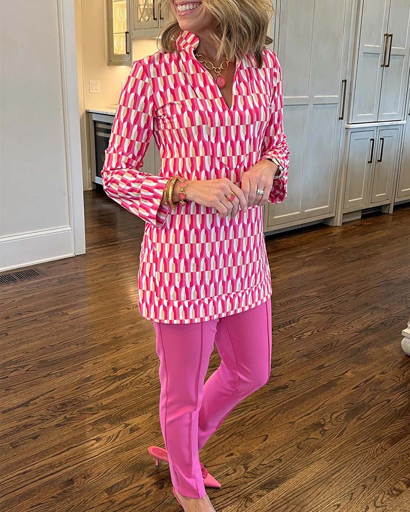 Printet topp med stativkrage og ni-kvarts erme