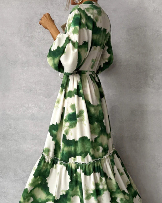 Elegant tie-dye patchwork kjole med ballongermer med snøring