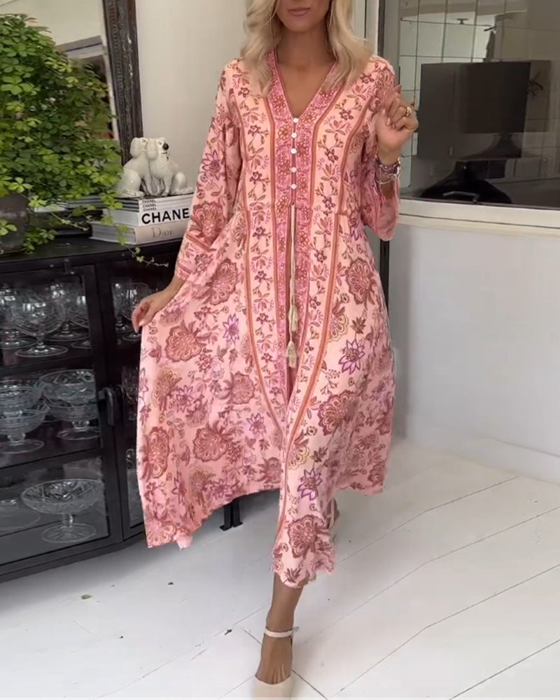 Elegant trykket V-hals-kjole med snøring