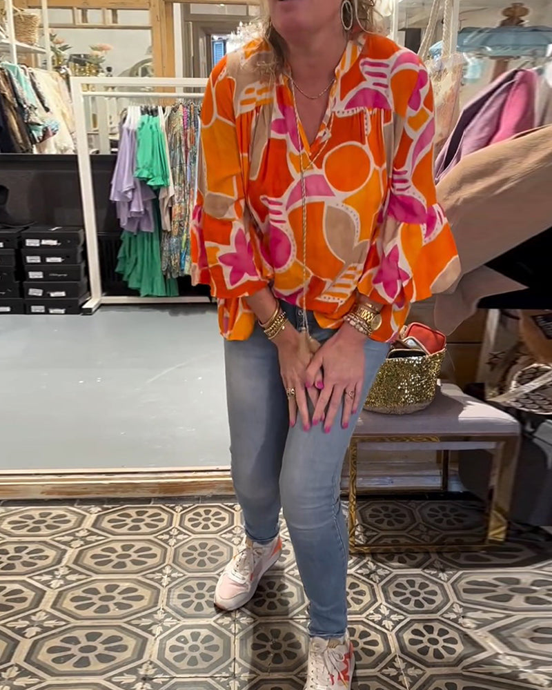 Bluse med fargerik og avløpt skulder