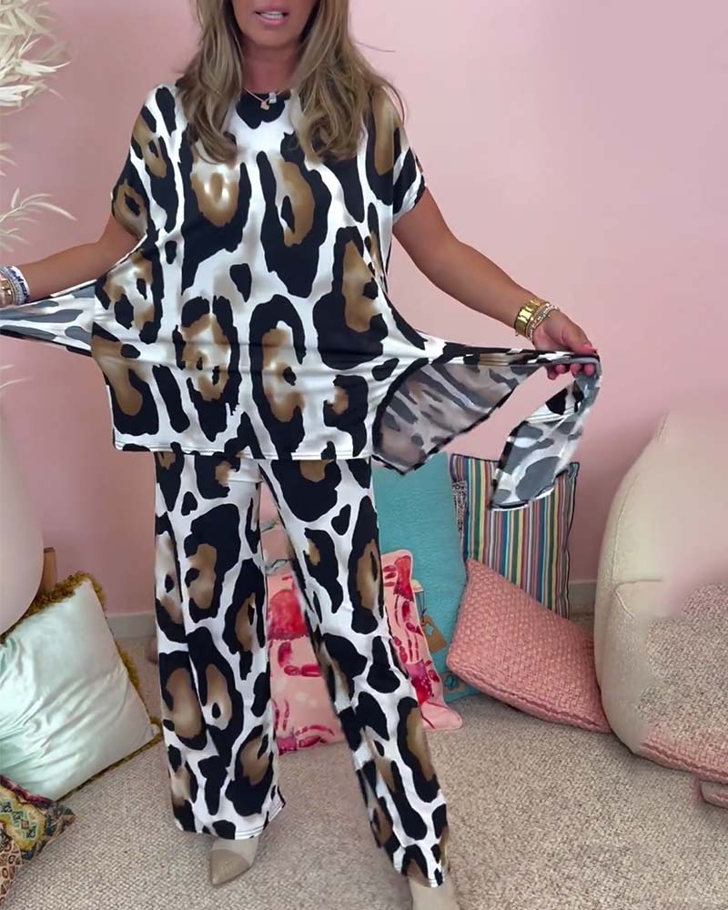 Uformelt todelt sett med snøring i leopardmønster