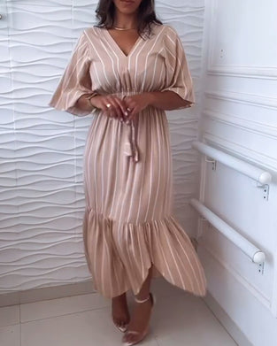 Uformell kjole med stripetrykk og snøring