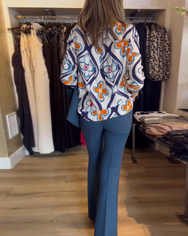 Bluse med V-hals og blomster