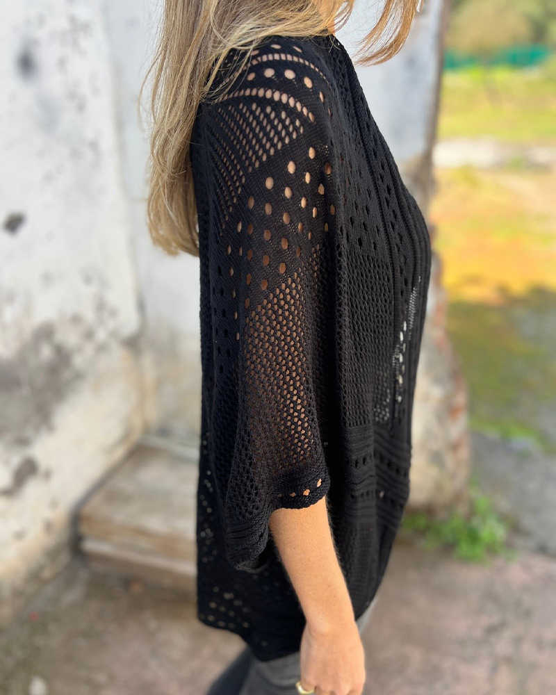 Elegant kåpe med hullstickdesign