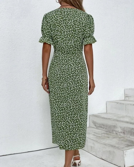 Kjole i blomsterprint med korte ermer