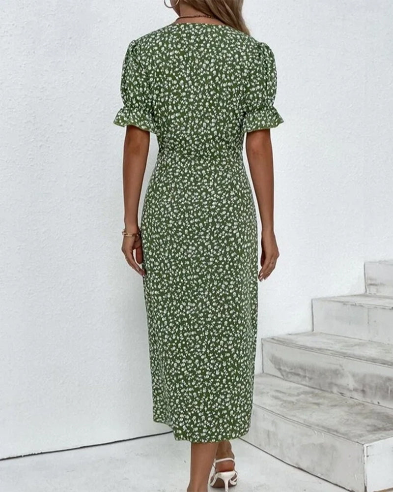 Kjole i blomsterprint med korte ermer